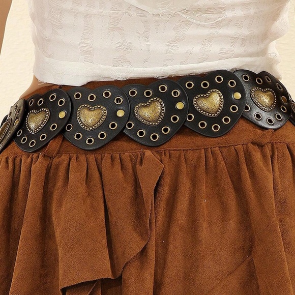 Luxe Vegan Leather Heart Grommet Statement Belt - Picture 8 of 9